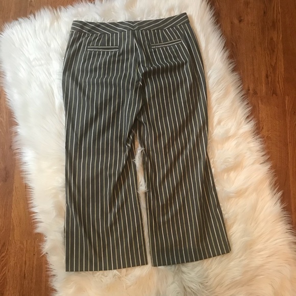 Striped Editor Express Crop - Picture 3 of 3